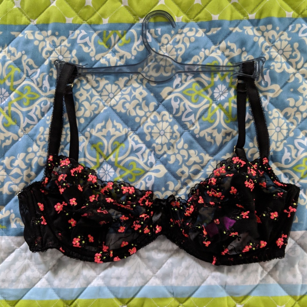L'Agent Bra (on hold till Sept 14th)